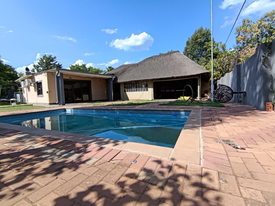 5 Bedroom Property for Sale in Park West Free State